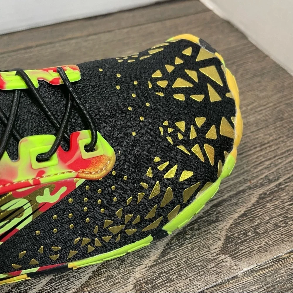 Women’s outdoor Geometric Sneakers. Quick dry. Pre-owned. Size 40.
